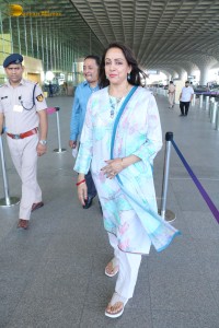 Bollywood Actress Hema Malini spotted at Mumbai Airport on November 5, 2022