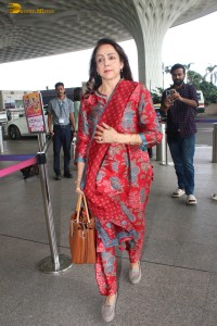 actress Hema Malini was spotted at the Mumbai Airport on December 19, 2023