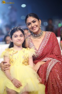 Hi Nanna Pre-Release Function attended by Nani and Mrunal Thakur