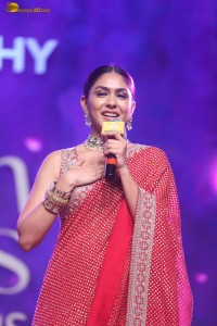 Hi Nanna Pre-Release Function attended by Nani and Mrunal Thakur