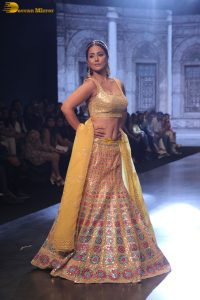 actress hina khan gorgeous in a yellow lehenga choli doing a ramp walk