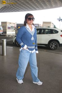actress hina khan dressed in all blue at mumbai airport