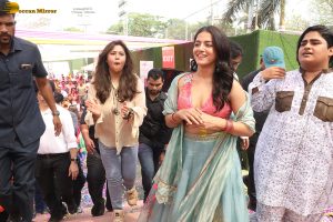 Holi Splash Season 7 attended by Ekta Kapoor, Wamiqa Gabbi, and others