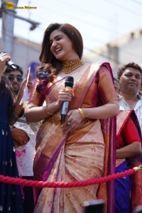 south indian actress honey rose visited chandana brothers shopping mall in shadnagar, telangana