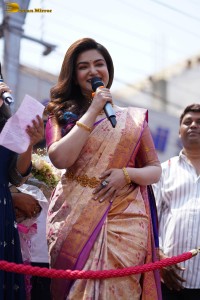 south indian actress honey rose visited chandana brothers shopping mall in shadnagar, telangana