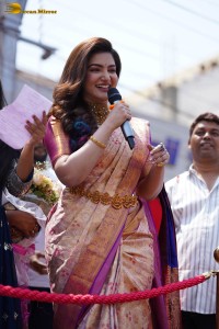 south indian actress honey rose visited chandana brothers shopping mall in shadnagar, telangana