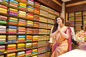 south indian actress honey rose visited chandana brothers shopping mall in shadnagar, telangana