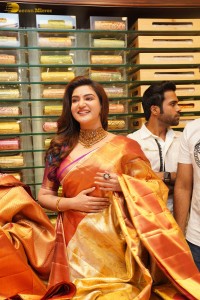 south indian actress honey rose visited chandana brothers shopping mall in shadnagar, telangana