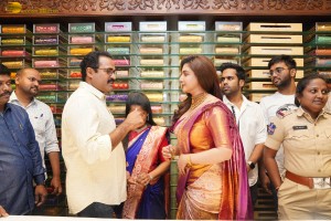 south indian actress honey rose visited chandana brothers shopping mall in shadnagar, telangana