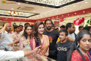 south indian actress honey rose visited chandana brothers shopping mall in shadnagar, telangana