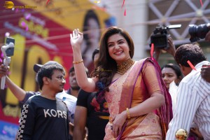 south indian actress honey rose visited chandana brothers shopping mall in shadnagar, telangana
