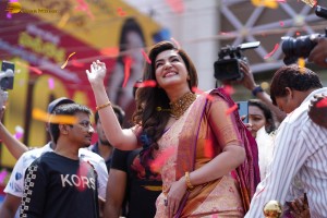 south indian actress honey rose visited chandana brothers shopping mall in shadnagar, telangana