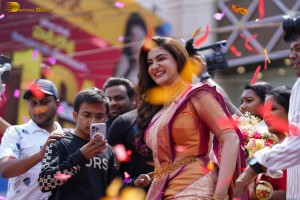 south indian actress honey rose visited chandana brothers shopping mall in shadnagar, telangana