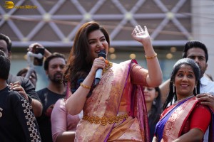 south indian actress honey rose visited chandana brothers shopping mall in shadnagar, telangana