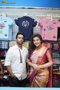south indian actress honey rose visited chandana brothers shopping mall in shadnagar, telangana