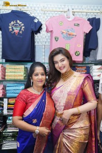 south indian actress honey rose visited chandana brothers shopping mall in shadnagar, telangana