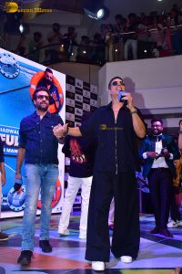 Housefull 5 cast Akshay Kumar, Jacqueline Fernandez, Nana Patekar, Nargis Fakhri, and Sonam Bajwa promote the film in Pune