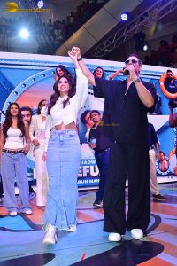 Housefull 5 cast Akshay Kumar, Jacqueline Fernandez, Nana Patekar, Nargis Fakhri, and Sonam Bajwa promote the film in Pune