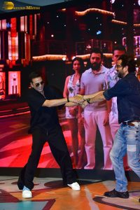 Housefull 5 cast Akshay Kumar, Jacqueline Fernandez, Nana Patekar, Nargis Fakhri, and Sonam Bajwa promote the film in Pune