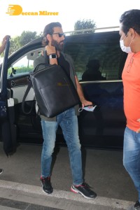 Hrithik Roshan seen traveling with his son from Mumbai Airport