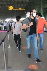 Hrithik Roshan seen traveling with his son from Mumbai Airport