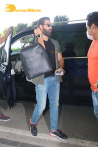 Hrithik Roshan seen traveling with his son from Mumbai Airport