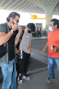 Hrithik Roshan seen traveling with his son from Mumbai Airport