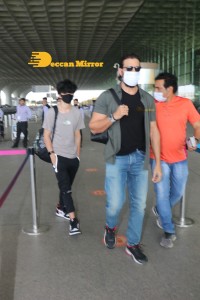 Hrithik Roshan seen traveling with his son from Mumbai Airport