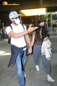 Bollywood Superstar Hrithik Roshan is seen with his rumoured girlfriend Saba Azad at the Mumbai Airport