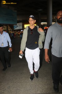 Bollywood Superstar Hrithik Roshan spotted at Mumbai Airport on Dec 9, 2022