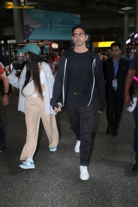 Hrithik Roshan and Saba Azad spotted at Mumbai Airport on Aug 18, 2023