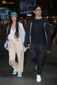 Hrithik Roshan and Saba Azad spotted at Mumbai Airport on Aug 18, 2023