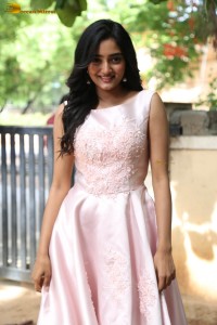 actress hrithika srinivas cute photoshoot