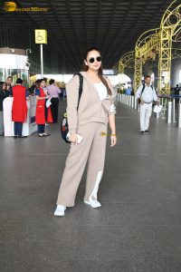 bollywood actress Huma Qureshi in light brown tracks at mumbai airport