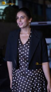 actress huma qureshi in a stylish avatar