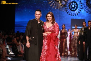 Huma Qureshi at Lakme Fashion Week 2022