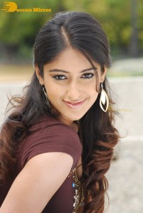Ileana D’Cruz in a brown top and blue denim jeans