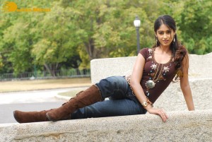 Ileana D’Cruz in a brown top and blue denim jeans