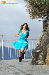 Actress Ileana D’Cruz running in a blue dress