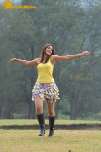 Actress Ileana D’Cruz in a yellow top and a skirt