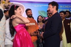 Ilu Ilu 1998 Premiere attended by Aamir Khan, Elli AvrRam, and Pushkar Jog
