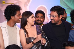 Ilu Ilu 1998 Premiere attended by Aamir Khan, Elli AvrRam, and Pushkar Jog