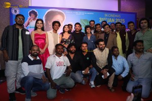 Ilu Ilu 1998 Premiere attended by Aamir Khan, Elli AvrRam, and Pushkar Jog