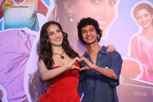 Ilu Ilu 1998 Premiere attended by Aamir Khan, Elli AvrRam, and Pushkar Jog