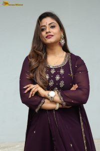 actress inaya sultana cute photo shoot