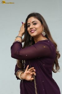 actress inaya sultana cute photo shoot