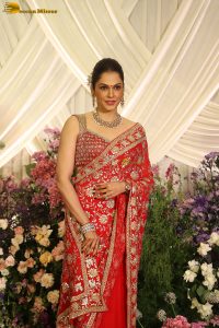 actress isha koppikar gorgeous in a orange red saree