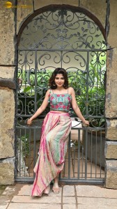 actress iswarya menon naughty photoshoot in the bushes