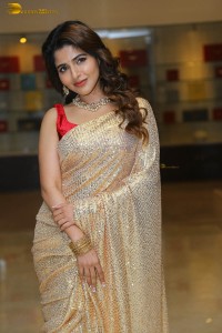 actress iswarya menon stunning hot looks in a shiny gold saree