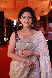 actress Iswarya Menon beautiful in a greyish white saree